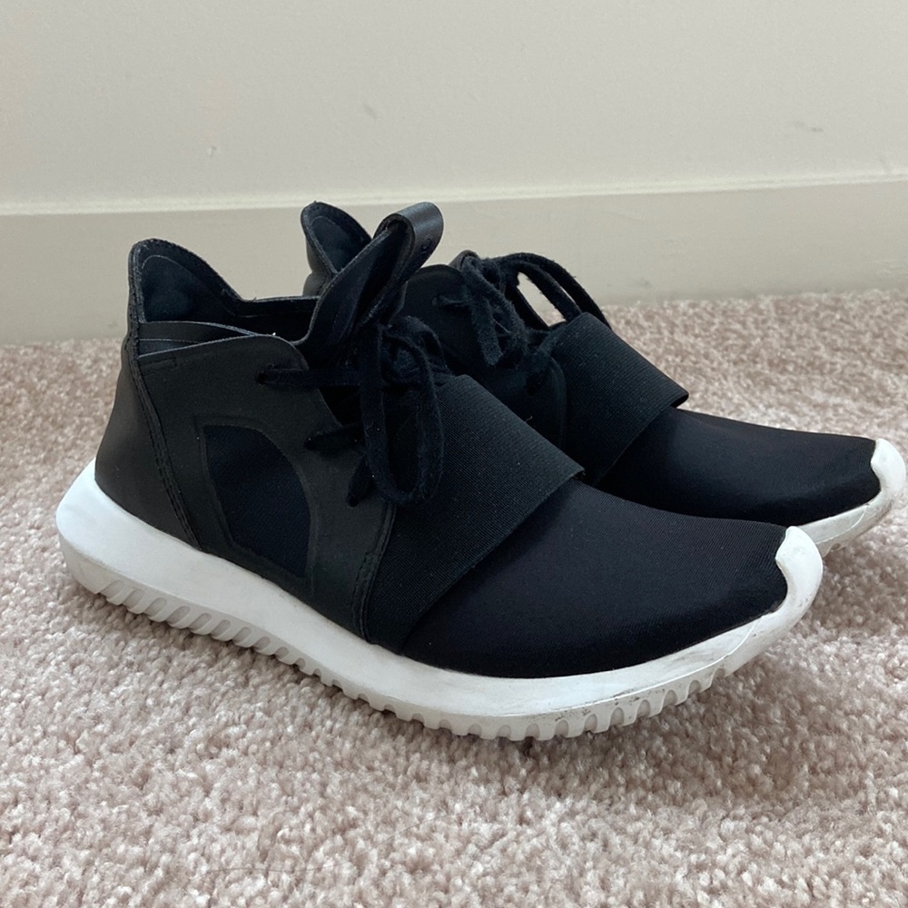 adidas | Black Sneakers